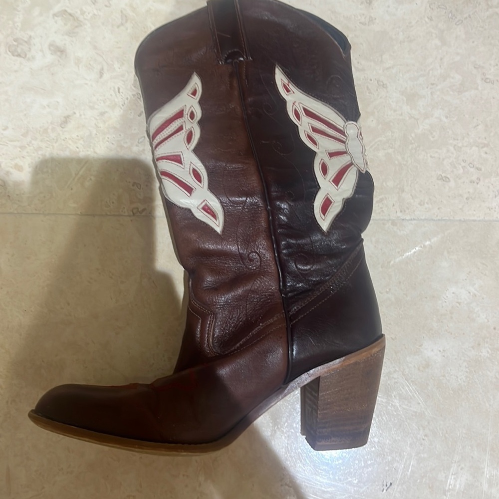DINGO WOMENS BROWN RED STITCHING COWBOY BOOTS WHITE RED BUTTERLY SIZE 5 Women’s